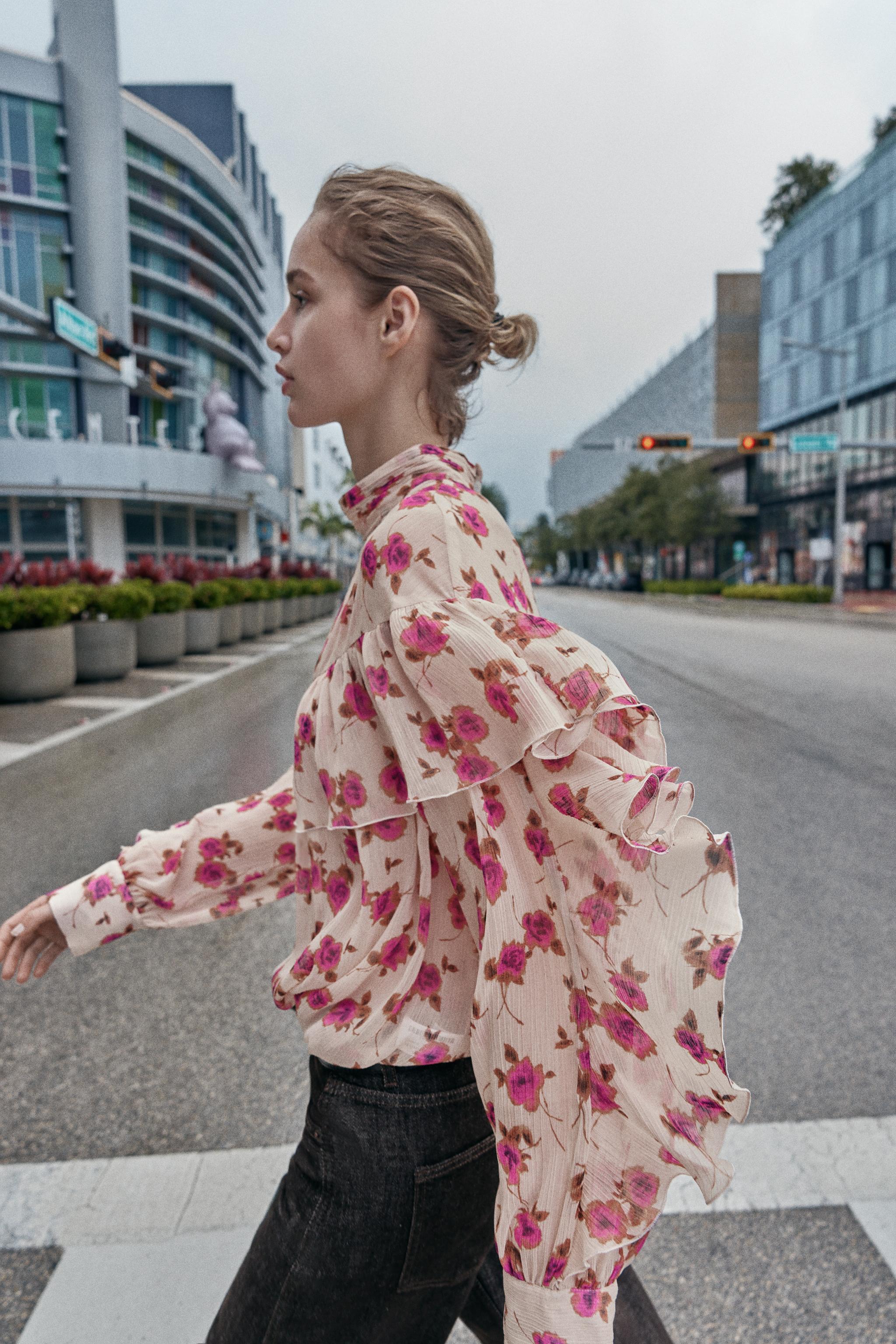 RUFFLED PRINT BLOUSE
